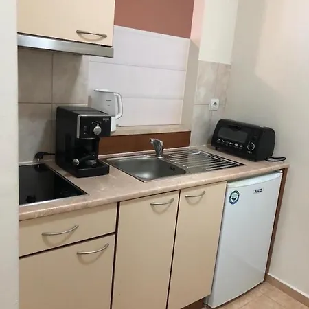 Flora 612a Apartment *