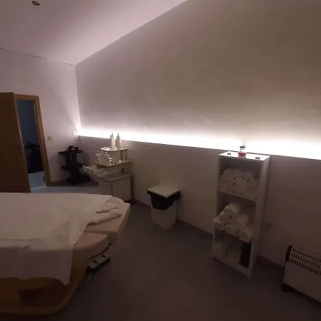 Flora 612a Apartment Borowez